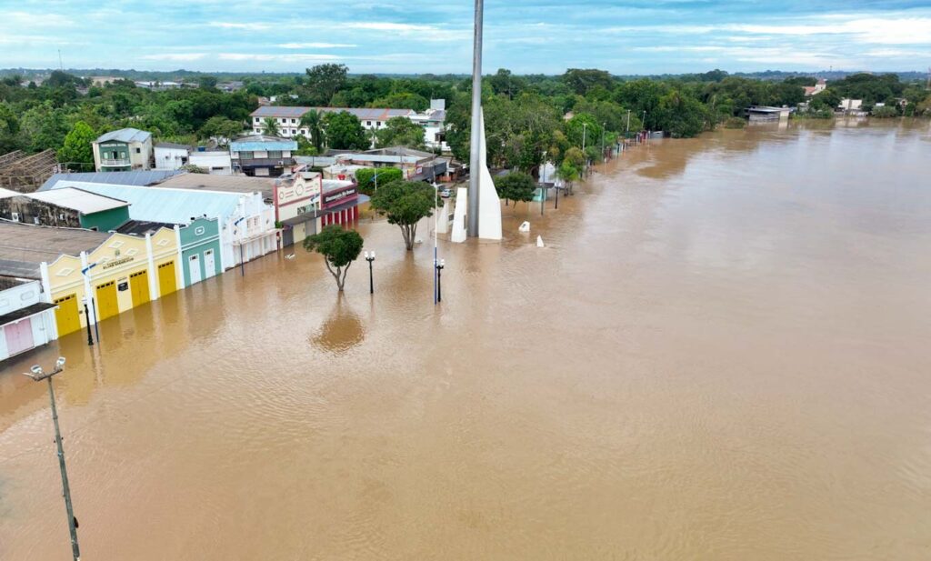 Rio Acre sobe seis centímetros em apenas três horas e chega a 17, 55 metros neste sábado